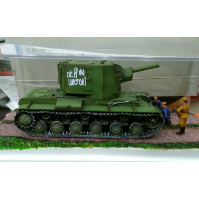 DIORAMA KV-1 (BIG TORRET) Esc.1/48