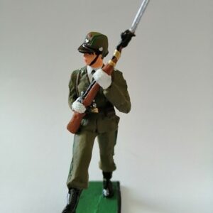 FIGURA PLOMO R. POLETTI CARABINERA DESFILANDO