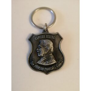 LLAVERO ESCUDETE GENERAL AUGUSTO PINOCHET (COLOR PLATA)