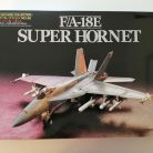 COD.TAM60746 F/A-18E SUPER HORET. ESC 1/72